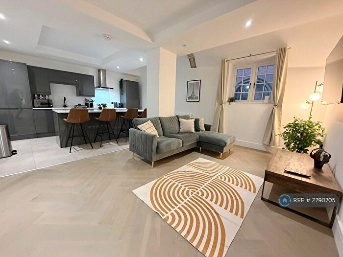 2 Bedroom Flat To Rent In Long Row, Nottingham, NG1