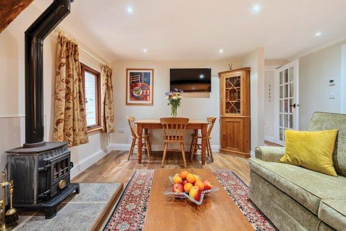 2 Bedroom Cottage To Rent In Kerves Lane, Horsham, RH13