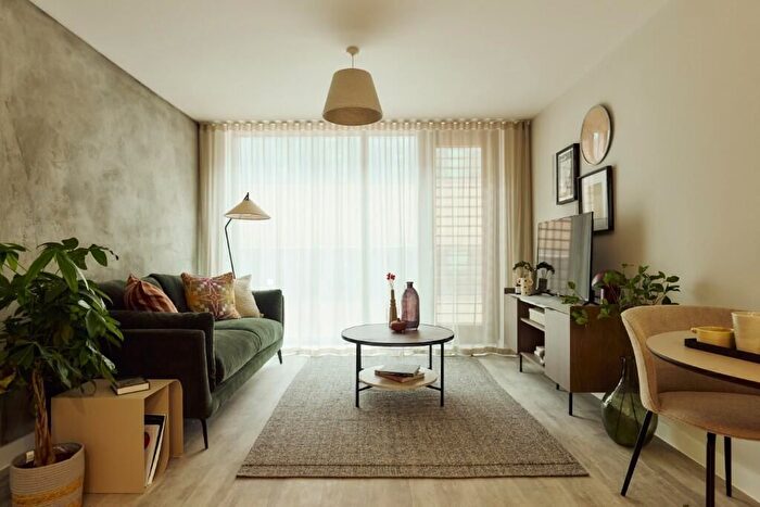 3 Bedroom End Of Terrace House To Rent In Bawdale Road, London, SE22