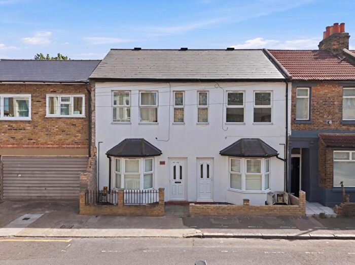 1 Bedroom Flat For Sale In Tower Hamlets Road, Forest Gate, E7