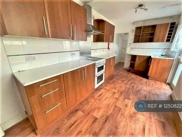 5 Bedroom Terraced House To Rent In Rainham Road, Gillingham, ME7