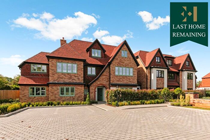 2 Bedroom Maisonette For Sale In Hillbury Road, Warlingham, CR6