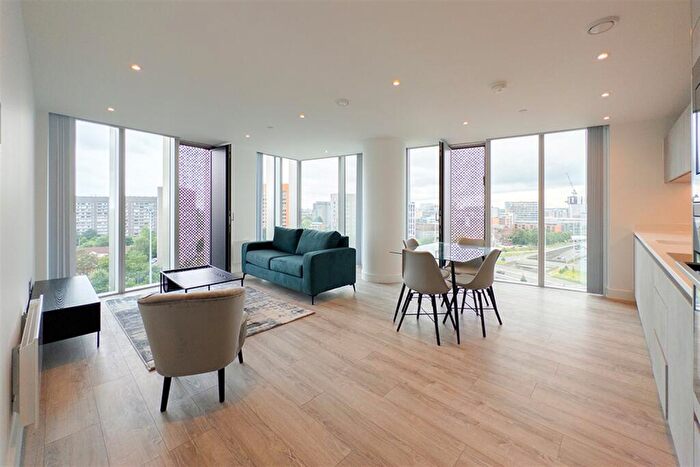 2 Bedroom Apartment To Rent In The Blade, M15