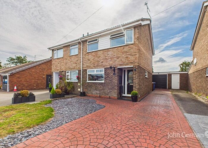 3 Bedroom Semi-Detached House For Sale In Harwood Avenue, Branston, DE14
