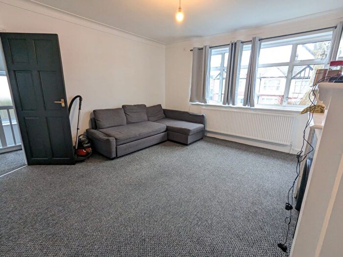 1 Bedroom Flat To Rent In Burnley Road, Dollis Hill, NW10