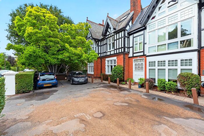 2 Bedroom Flat For Sale In Grove Park Road, London, W4