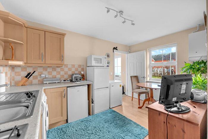 2 Bedroom Semi-Detached House For Sale In Finchley Court, Grimsby, DN31