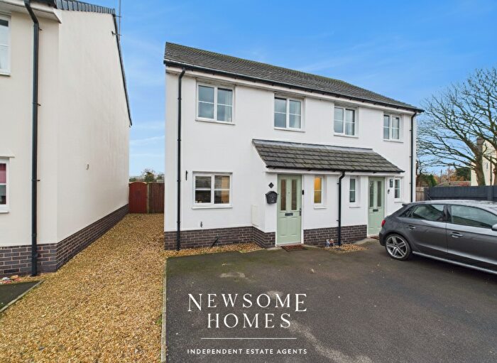 3 Bedroom Semi Detached House For Sale In Maes Y Goron, Lixwm, CH8