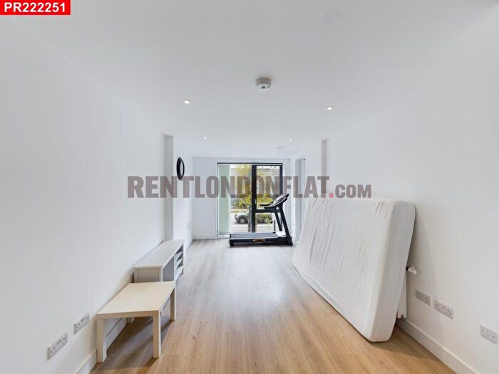 1 Bedroom Flat To Rent In Valencia Close, Poplar, – Bedroom Flat, E14