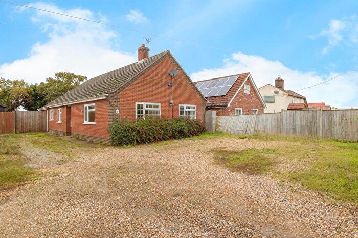 4 Bedroom Detached Bungalow For Sale In High Street, Wicklewood, Wymondham, NR18