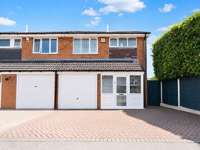 3 Bedroom Semi-Detached House For Sale In Chimes Close, Birmingham, B33