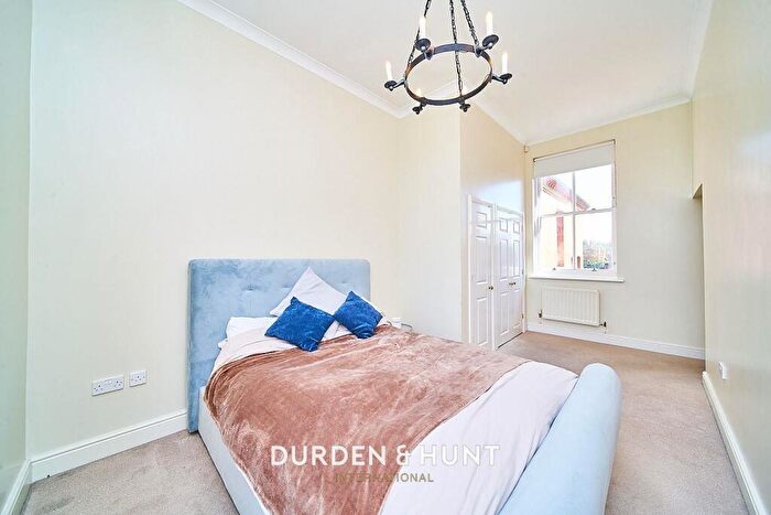 2 Bedroom Apartment To Rent In Osborne House, Repton Park, Woodford Green, IG8