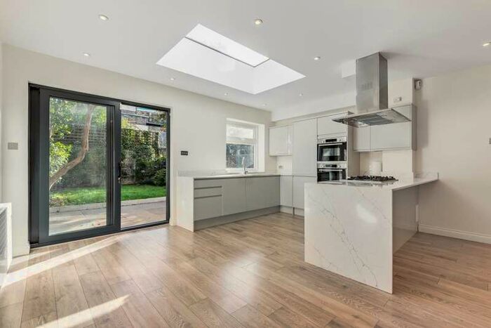 4 Bedroom Terraced House To Rent In Richmond, Surrey, TW9