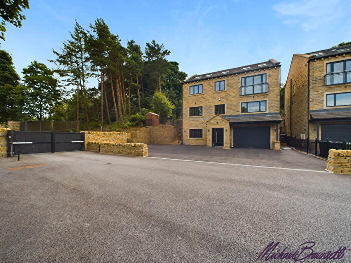 7 Bedroom Detached House For Sale In Brew House Mews, Queensbury, Bradford, BD13