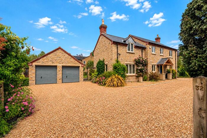 4 Bedroom Detached House For Sale In High Street, Roade, Northamptonshire, NN7