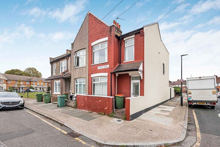 3 Bedroom End Terrace House For Sale In Claypole Road, London, E15