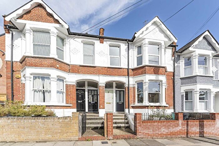 3 Bedroom Flat For Sale In Duntshill Road, Earlsfield, SW18