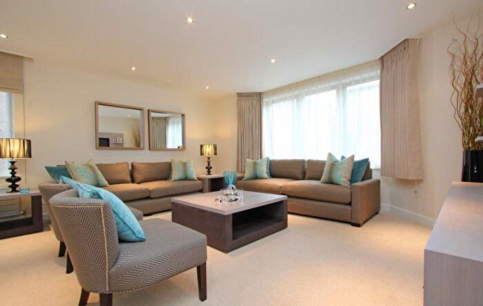 3 Bedroom Flat To Rent In Wymondham, Queensmead, St John's Wood Park, NW8