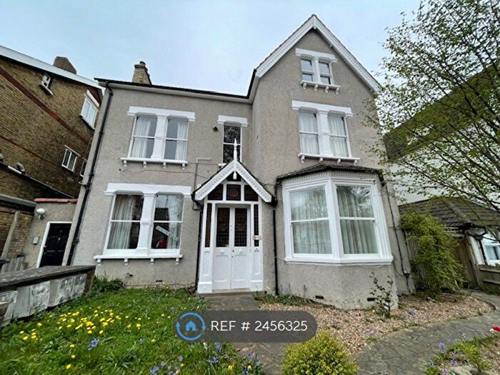 2 Bedroom Flat To Rent In Campden Road, South Croydon, CR2