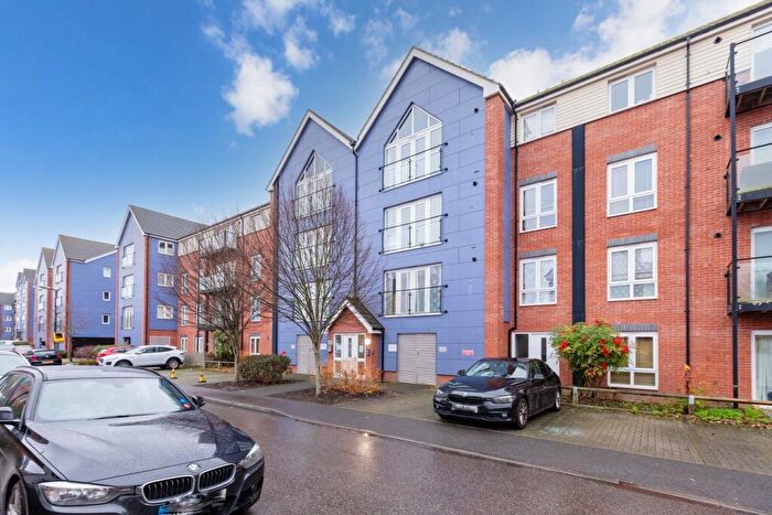 2 Bedroom Apartment For Sale In Chadwick Road, Langley, SL3