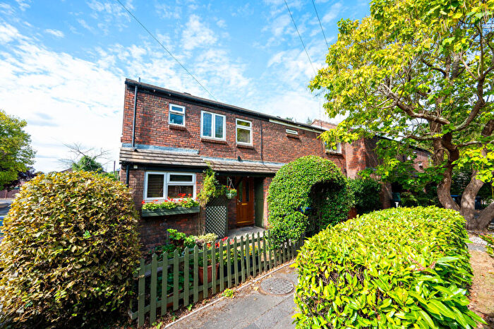 3 Bedroom End Of Terrace House For Sale In Langmans Way, Woking, GU21