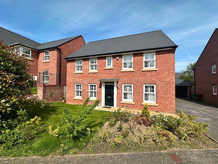 4 Bedroom Detached House To Rent In Seton Close, Leeds, West Yorkshire, LS16