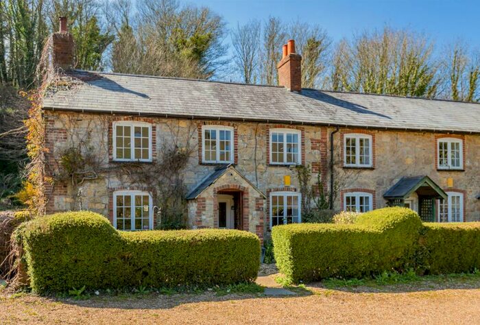 5 Bedroom Semi-Detached House To Rent In Swainston, Isle Of Wight, PO30