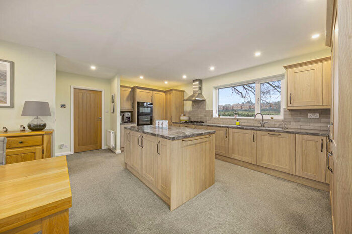 3 Bedroom Detached Bungalow For Sale In Newbold Back Lane, Brockwell, Chesterfield, S40