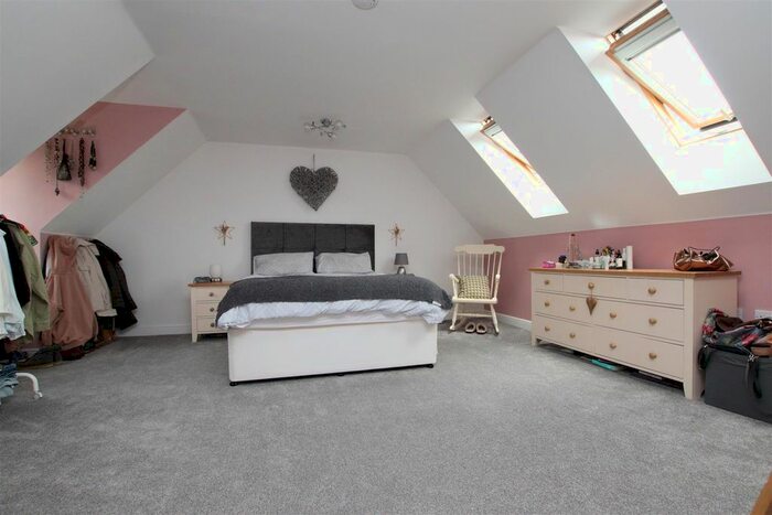 3 Bedroom Town House For Sale In Blakeslee Drive, The Rydons, Exeter, EX2