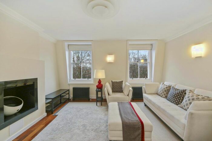 3 Bedroom Flat To Rent In Cadogan Square, Knightsbridge, SW1X