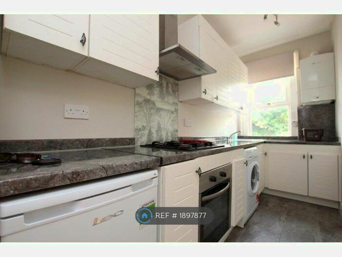 2 Bedroom Flat To Rent In Langham Road, London, N15