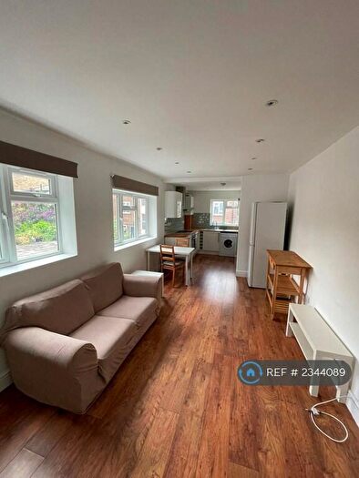 1 Bedroom Flat To Rent In Battersea Park Road, London, SW11