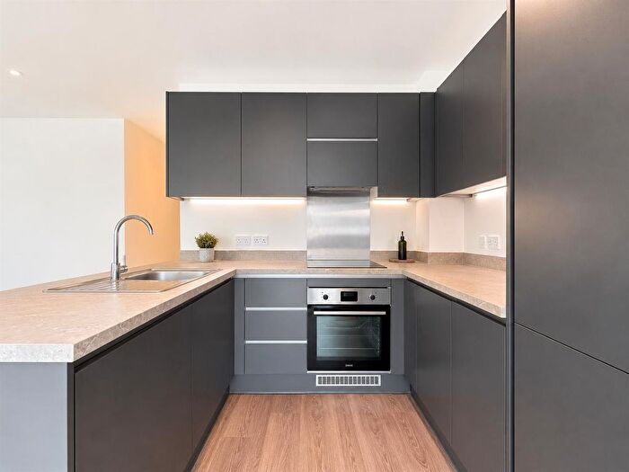 1 Bedroom Flat To Rent In New Road, Feltham, TW14