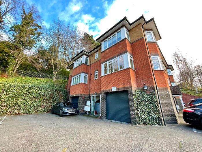 1 Bedroom Apartment For Sale In Chandos House, Crescent Rise, Luton, Bedfordshire, LU2