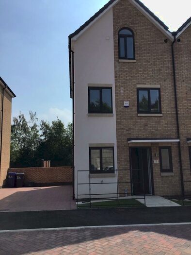 3 Bedroom Town House To Rent In Scholeys Wharf, Doncaster, South Yorkshire, S64