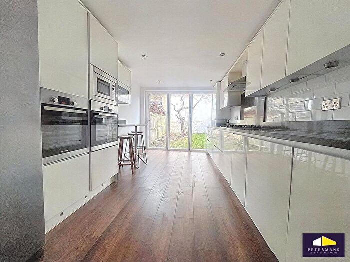 4 Bedroom End Of Terrace House For Sale In Cambria Road, London, SE5