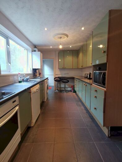 5 Bedroom House To Rent In Rosehill, Mount Pleasant, Swansea, SA1