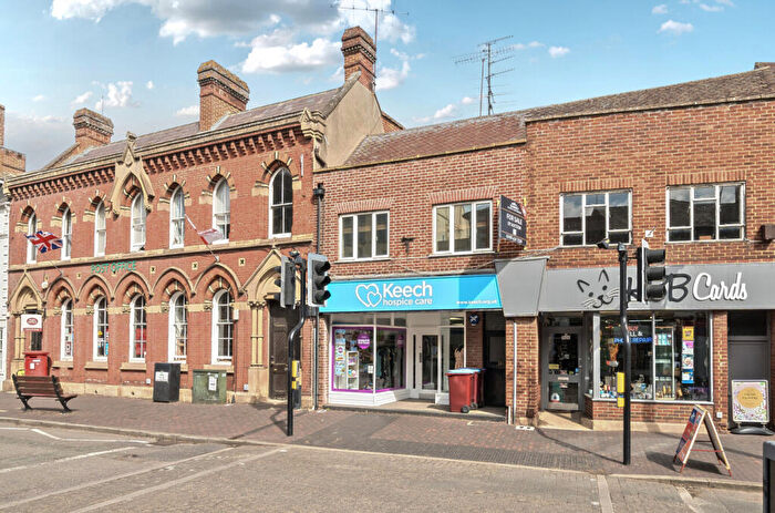 2 Bedroom Maisonette For Sale In High Street, Newport Pagnell, MK16