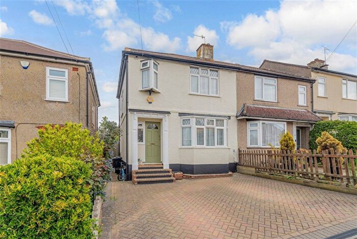 3 Bedroom End Of Terrace House For Sale In Prince Albert Square, Redhill, Surrey, RH1
