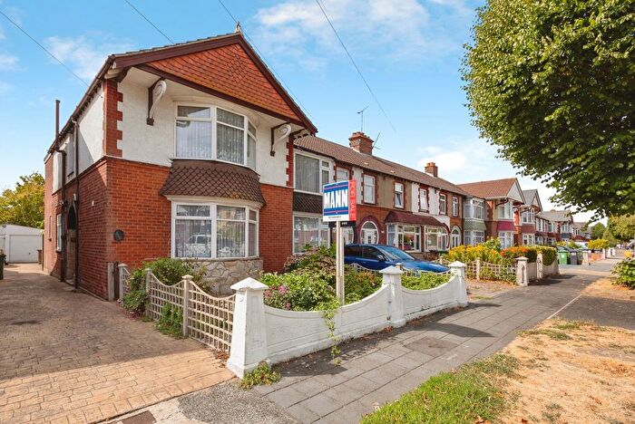 3 Bedroom Semi Detached House For Sale In Highbury Grove, Portsmouth, Hampshire, PO6