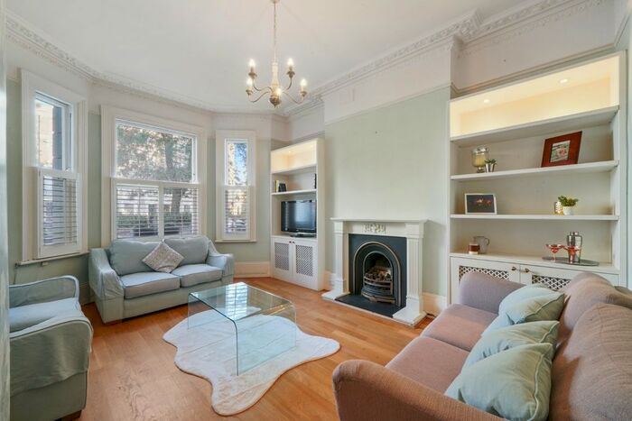 2 Bedroom Flat To Rent In Comeragh Road, London, Greater London, W14