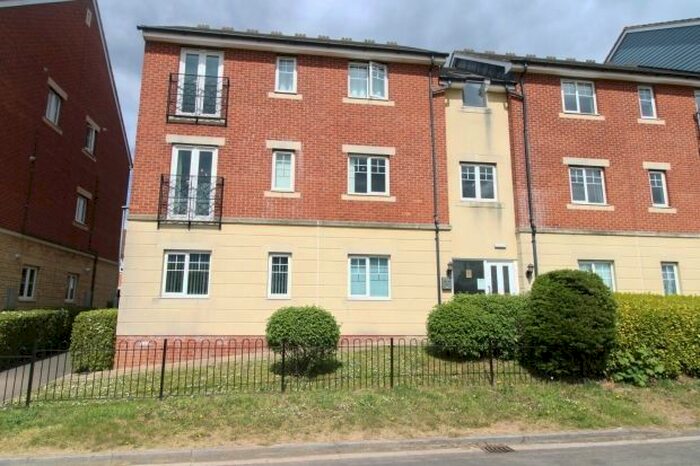 2 Bedroom Flat To Rent In Riverside Close, Bridgwater, TA6