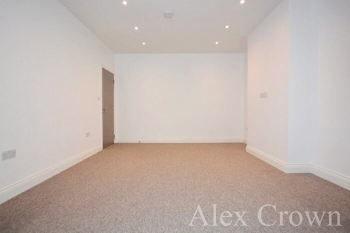3 Bedroom Flat To Rent In Station Approach, Sudbury Hill, HA0
