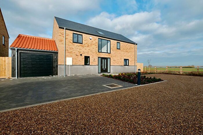 4 Bedroom Detached House For Sale In Manor Farm, Wennington, Huntingdon, PE28