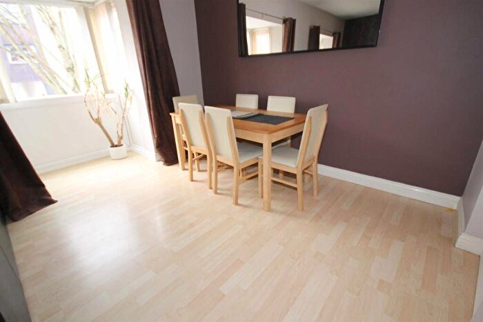 2 Bedroom Flat To Rent In Aquilla Court, Conway Road Pontcanna, Cardiff, CF11