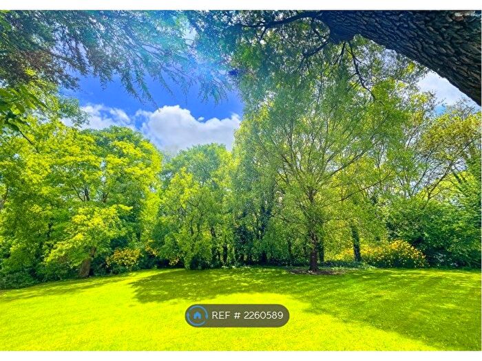 1 Bedroom Flat To Rent In The Hawthorns, Manchester, M32