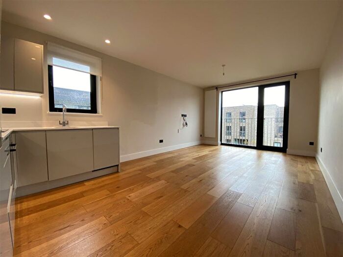 1 Bedroom Flat To Rent In Bow Common Lane, London, E3