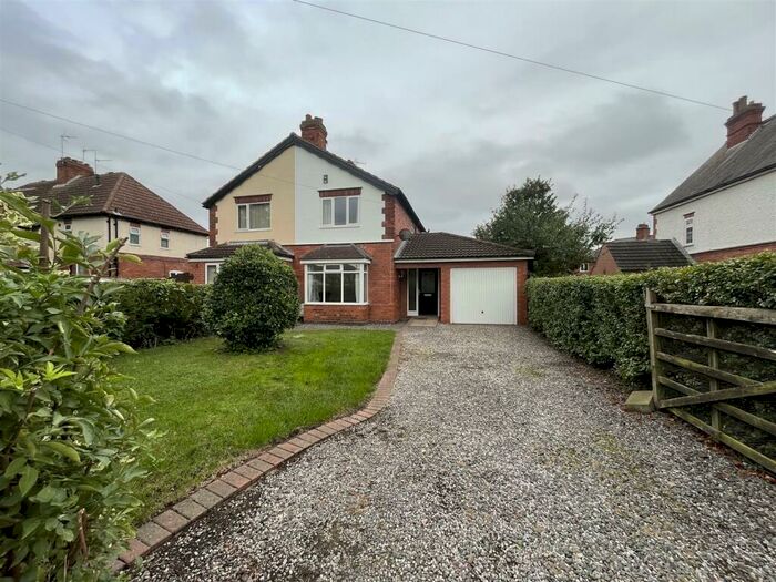 3 Bedroom Semi-Detached House To Rent In Winthorpe Road, Newark, NG24