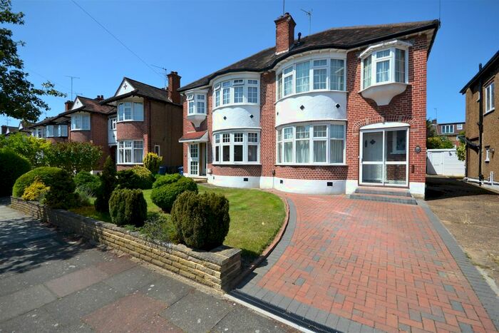 3 Bedroom Semi-Detached House To Rent In Lynton Mead, Whetstone, London, N20