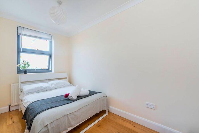 2 Bedroom Flat To Rent In New Cross Road, New Cross, London, SE14